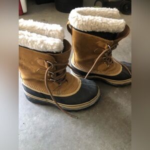 Sorrel caribou tan winter boots. Worn a season but in great shape